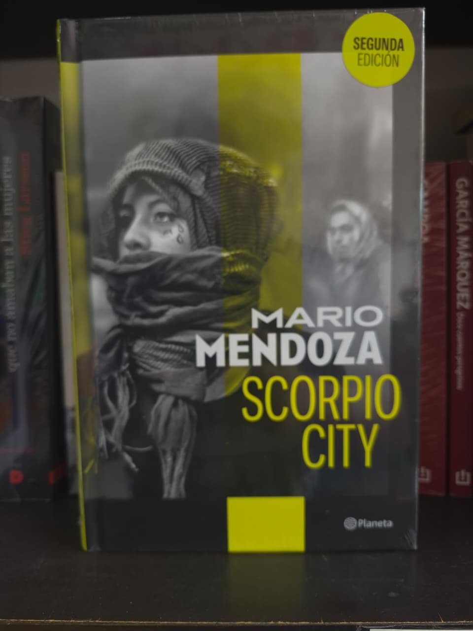 Mario Mendoza Scorpio City tapa dura