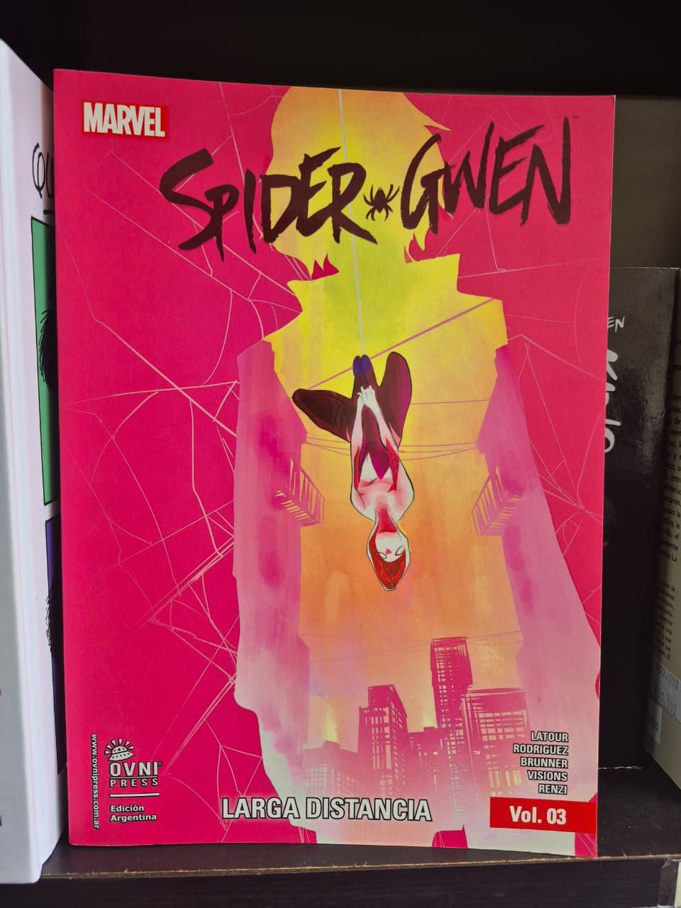 Spider-Gwen Vol. 03 Larga distancia