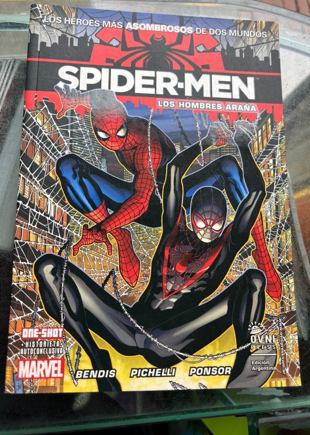 Los Héroes Más Asombrosos de Dos Mundos: Spider-Men – Los Hombres Araña