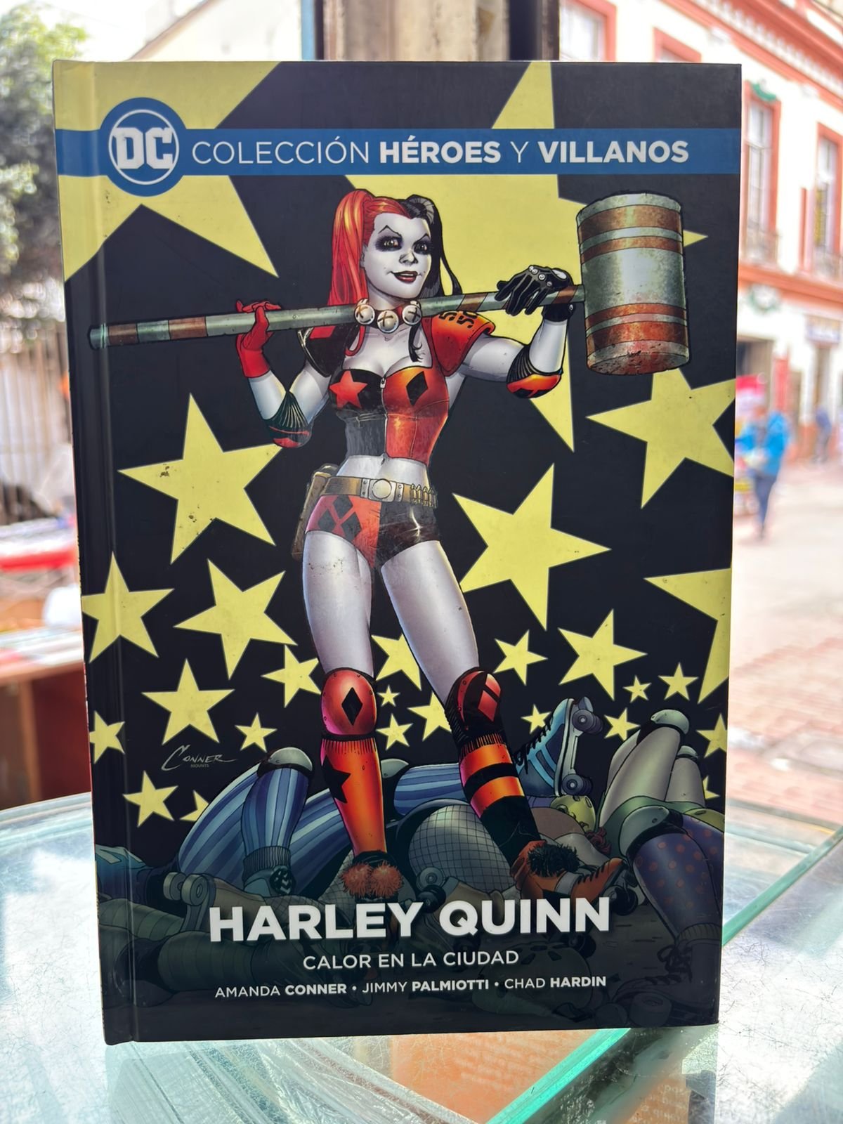 Harley Quinn: Color en la Ciudad – Colección Héroes y Villanos – Cómic